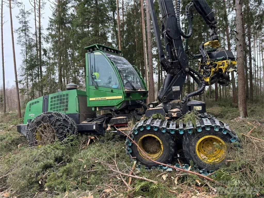 John Deere 1270D Harvester