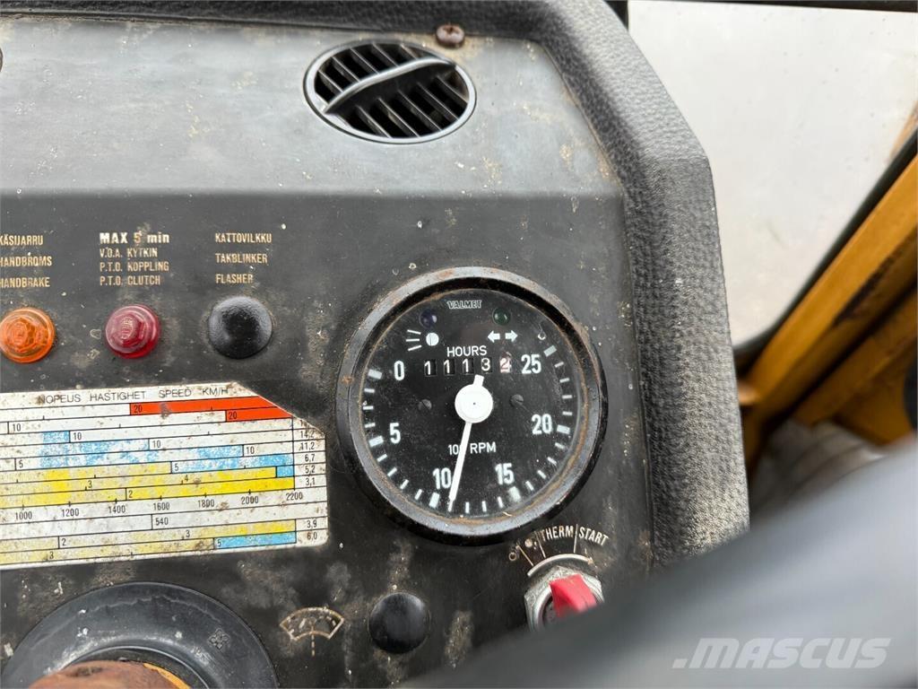 Valmet 702S Traktoren