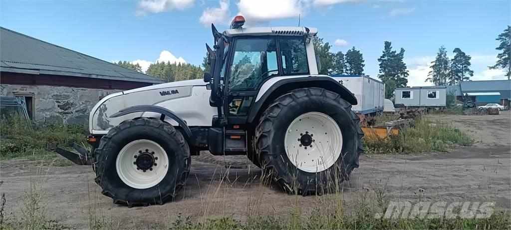 Valtra T 180 Traktoren