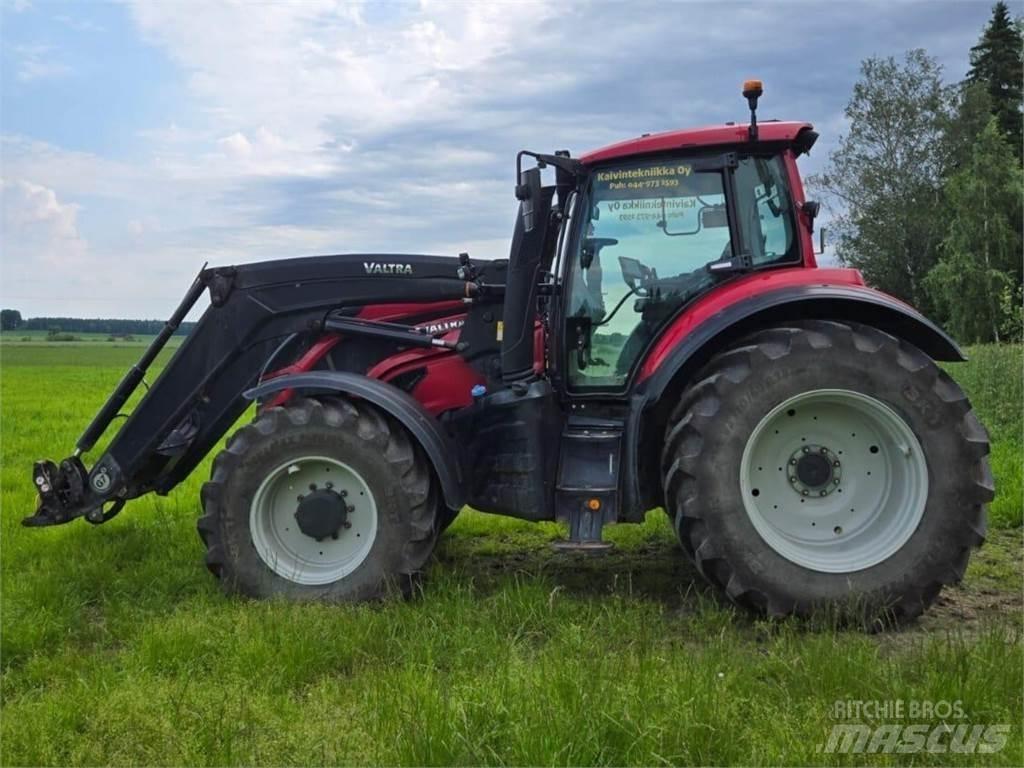 Valtra T144 Versu Traktoren