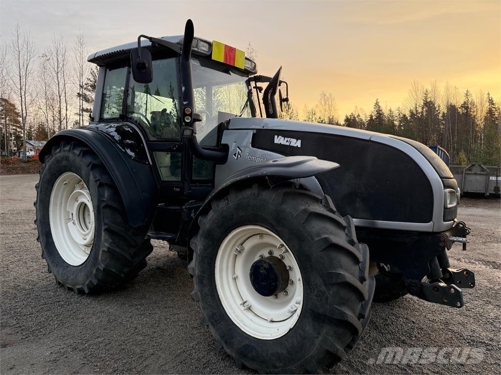 Valtra T190 Traktoren