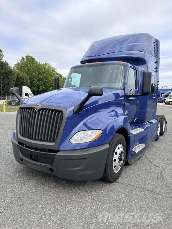 International LT Sattelzugmaschinen