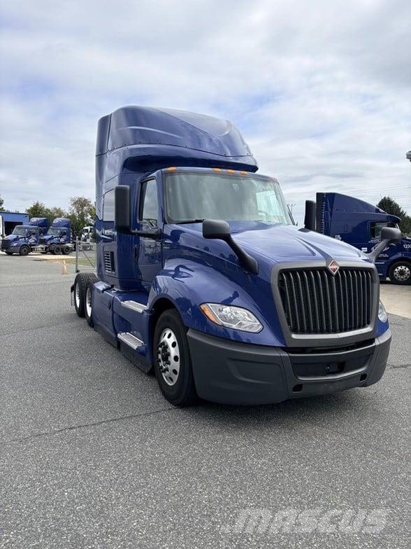 International LT Sattelzugmaschinen