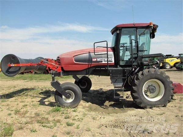MacDon M150 Schwader