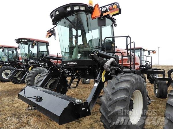 MacDon M155 Schwader