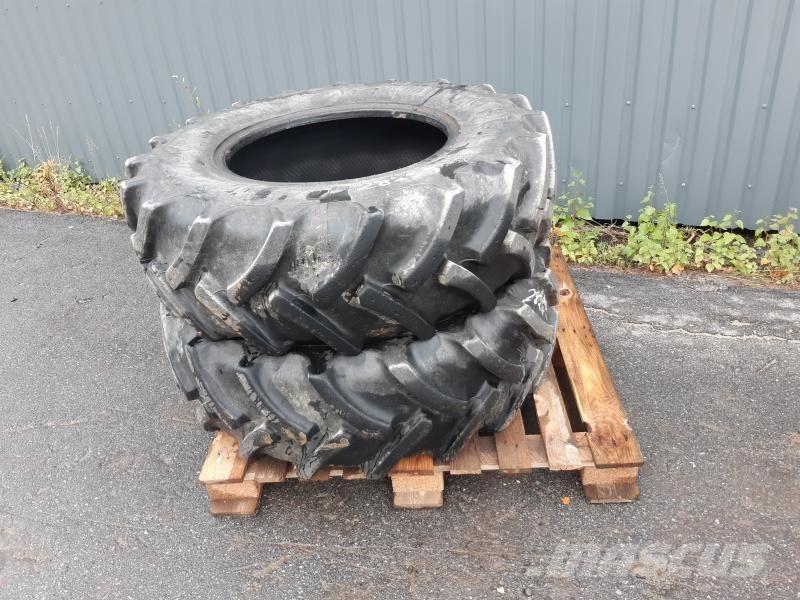  2 ST 340/85-24 DÄCK 50% Reifen