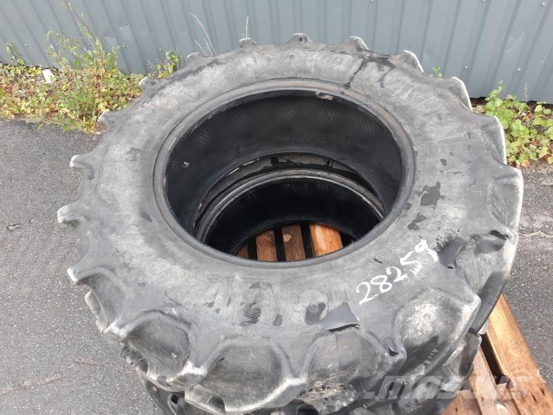  2 ST 340/85-24 DÄCK 50% Reifen