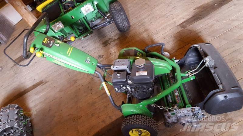 John Deere 220 Reitermäher