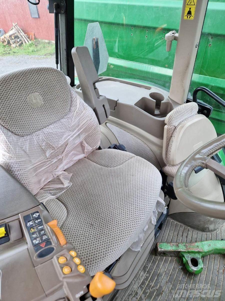 John Deere 5125 R Traktoren