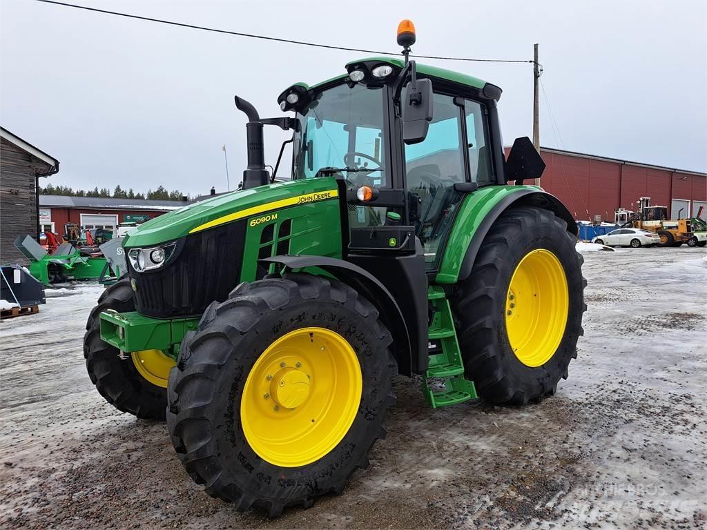 John Deere 6090M Traktoren