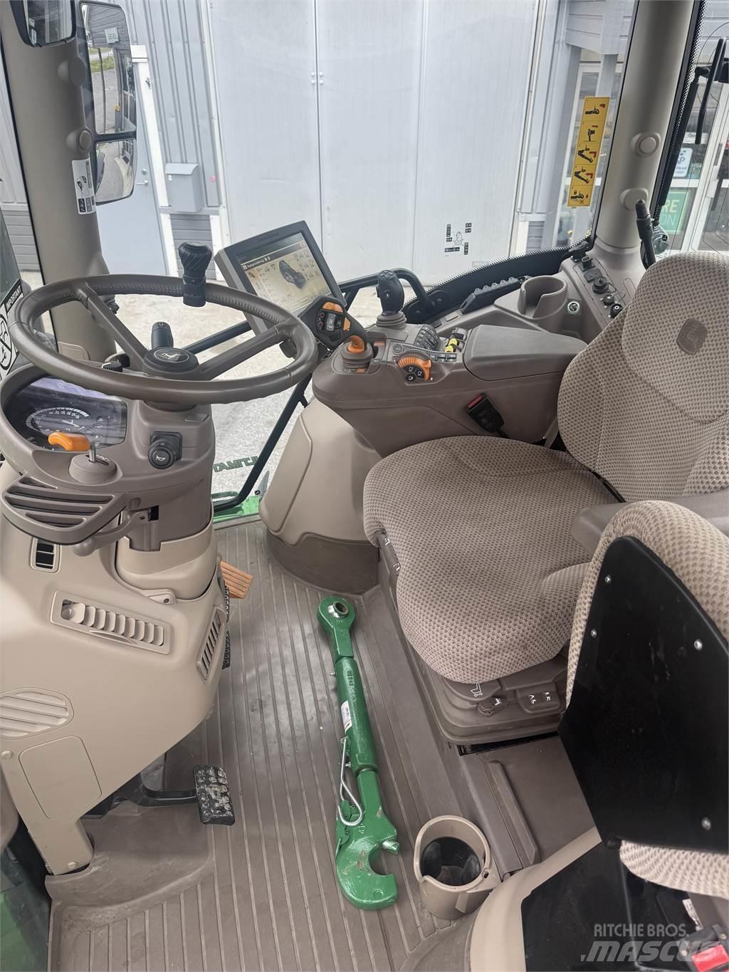 John Deere 6130R Traktoren