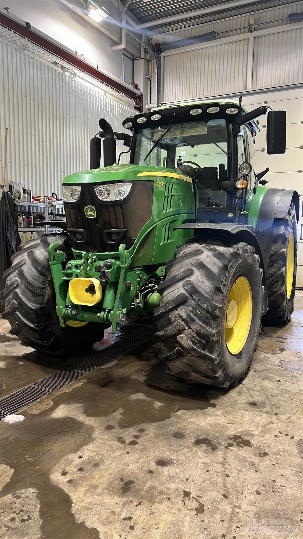 John Deere 6215R Traktoren