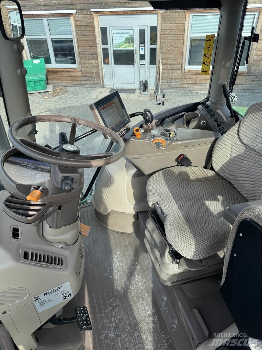 John Deere 6215R Traktoren