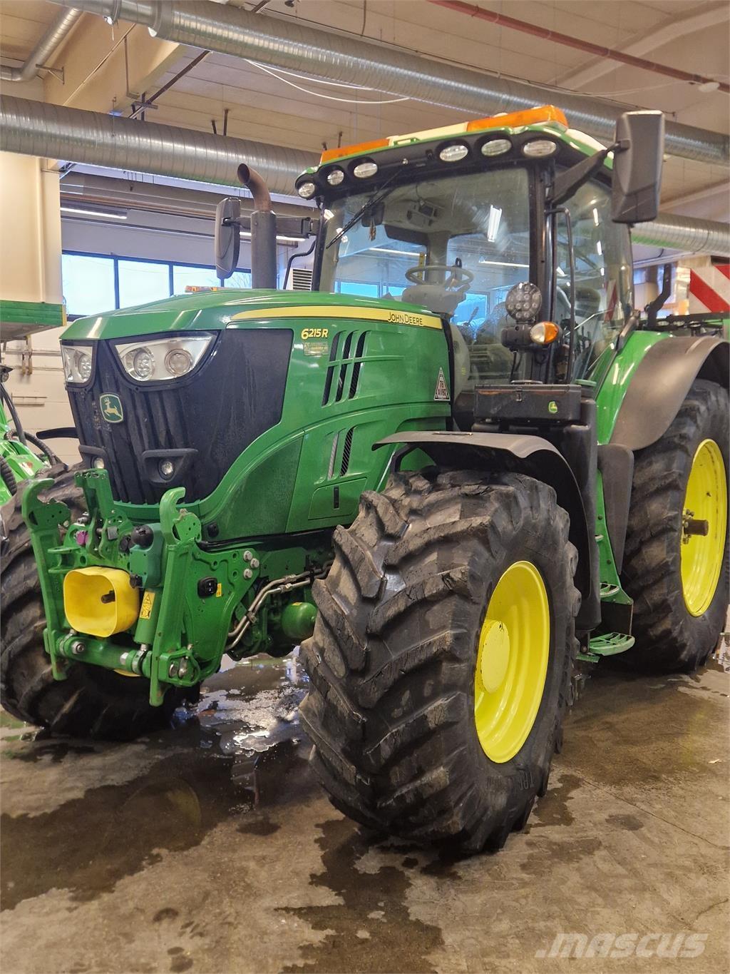 John Deere 6215R Traktoren