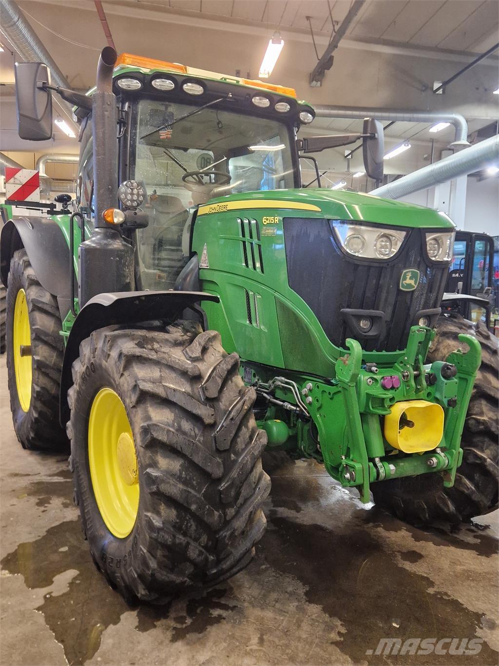 John Deere 6215R Traktoren