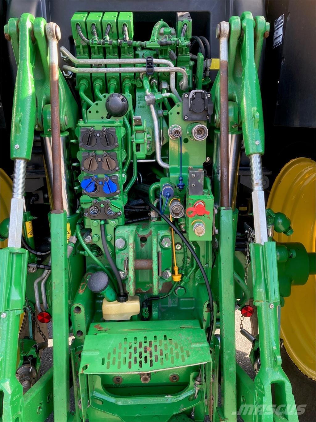 John Deere 6215R Traktoren