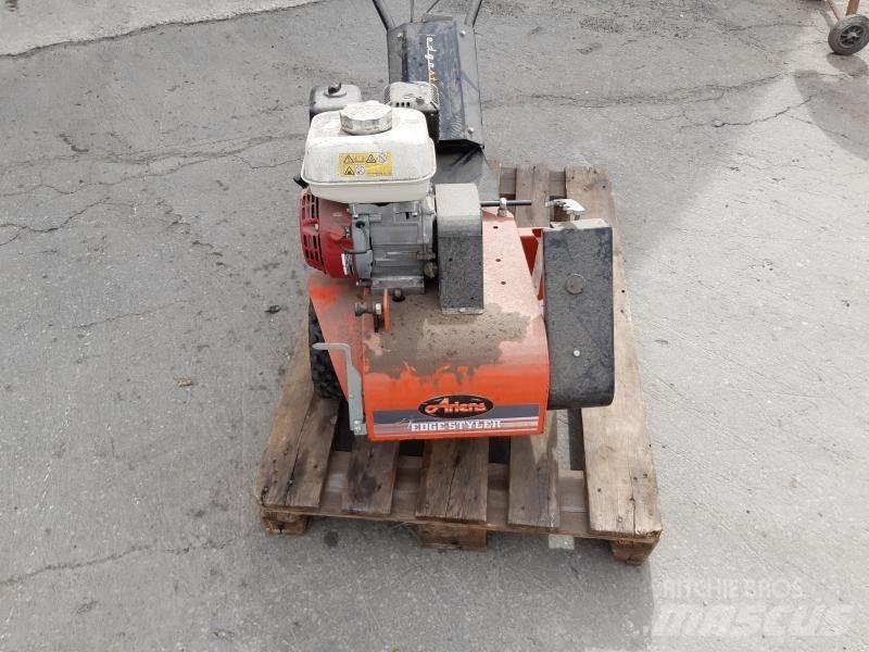  KANTSKÄRARE ARIENS Motoreggen / Rototiller