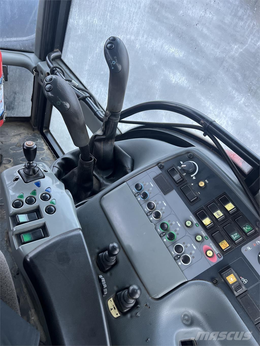 Valtra T190 Traktoren