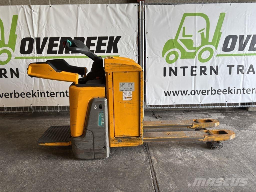 Jungheinrich ERE 225 Zelfrijdende stapelaars