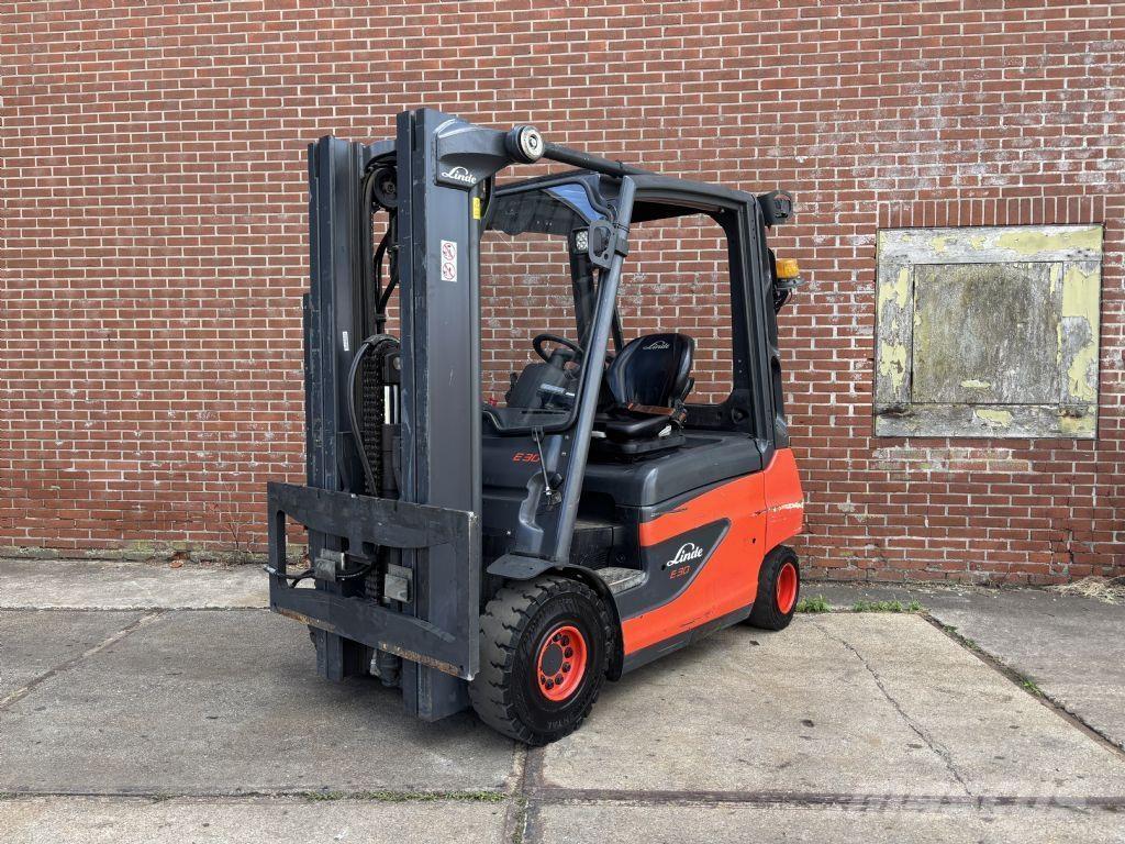Linde E30-01 Elektrische heftrucks