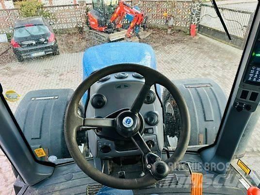 New Holland T8040 Traktoren