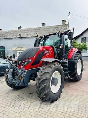 Valtra T154 Traktoren