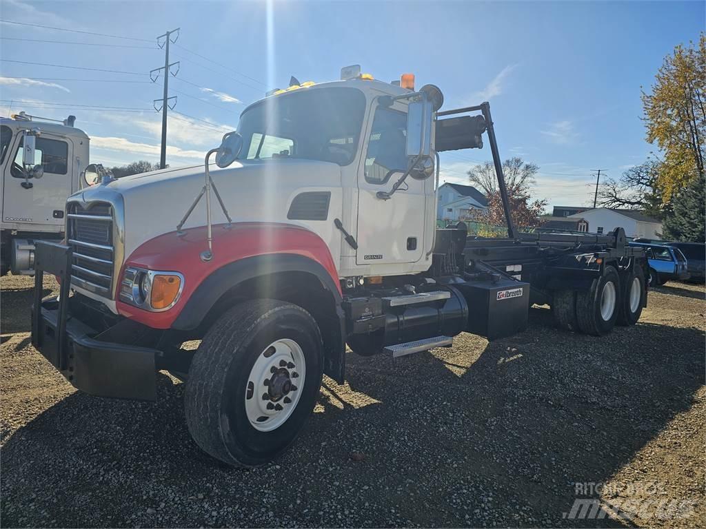 Mack CV713 Andere Fahrzeuge