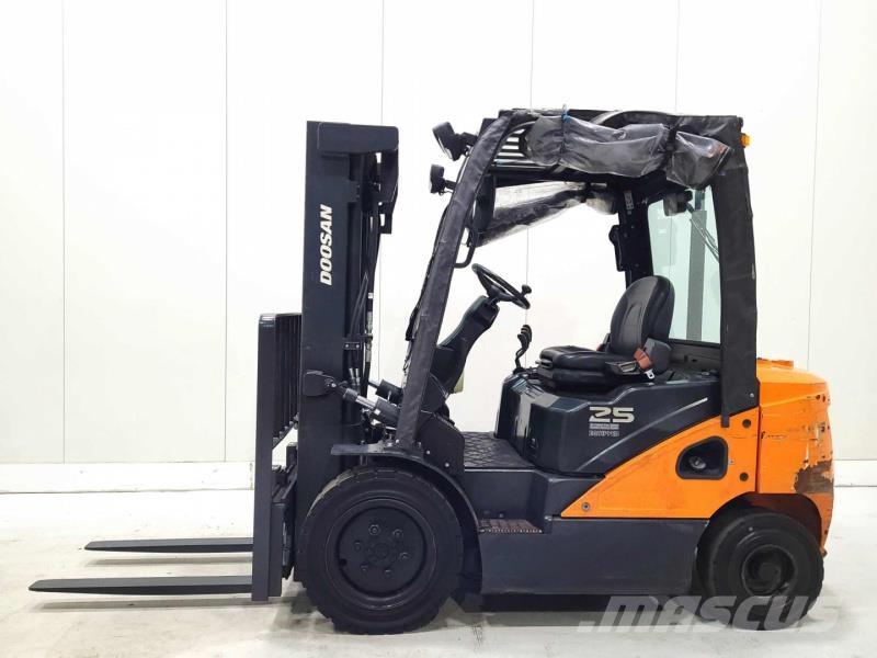 Doosan D25S-7 Diesel heftrucks