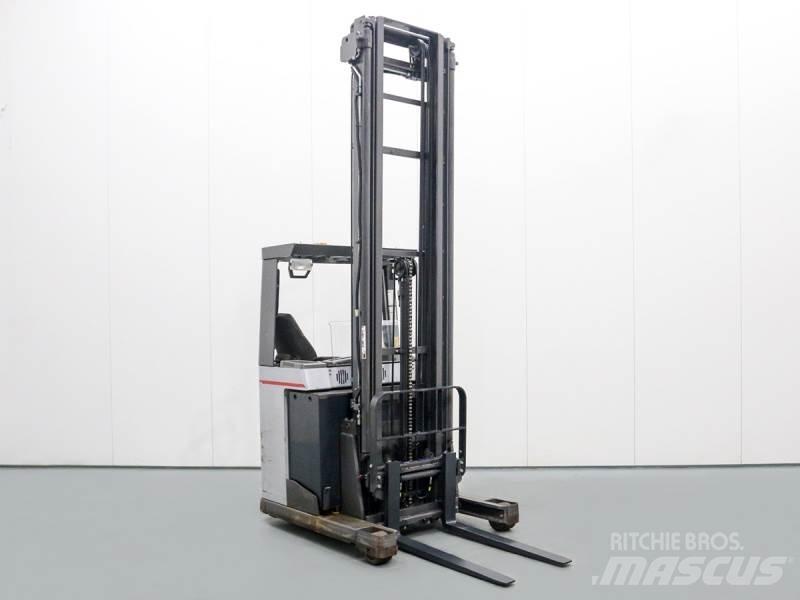 Nissan UNS161 Schubmaststapler