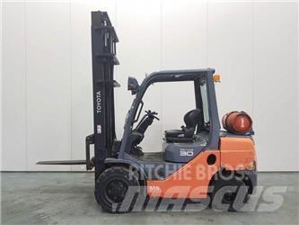 Toyota 8FGF30 LPG heftrucks