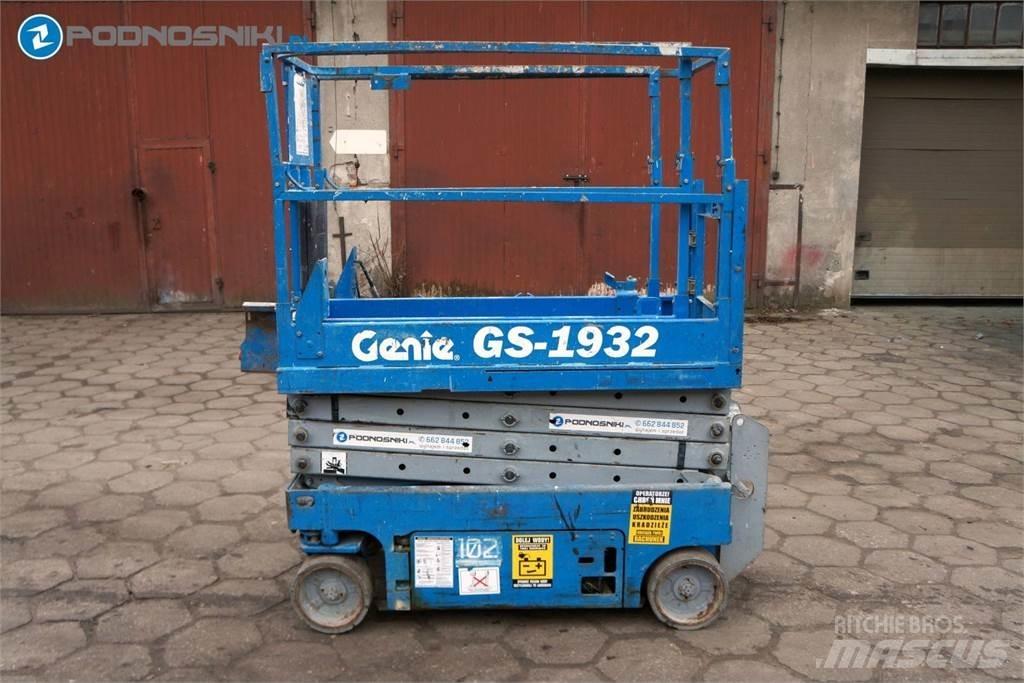Genie 1932 Scheren-Arbeitsbühnen