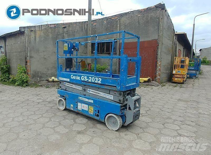 Genie 2032 Scheren-Arbeitsbühnen