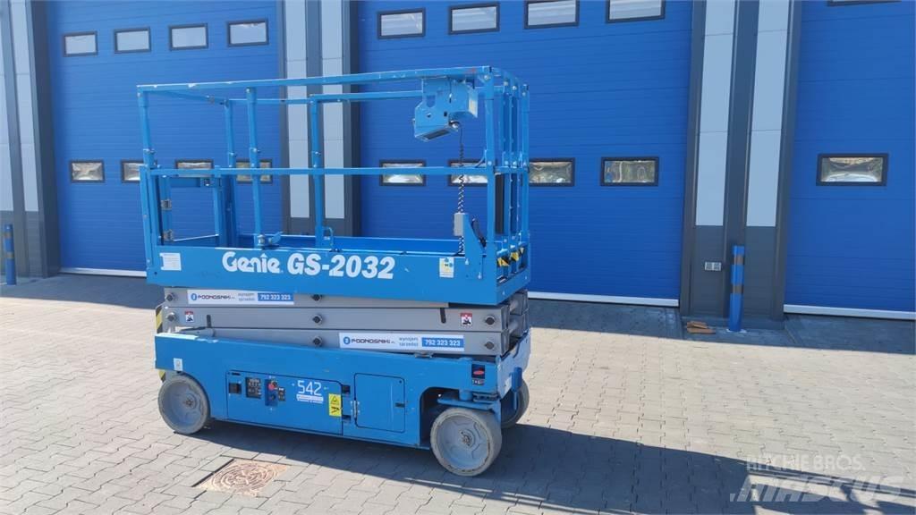 Genie 2032 Scheren-Arbeitsbühnen