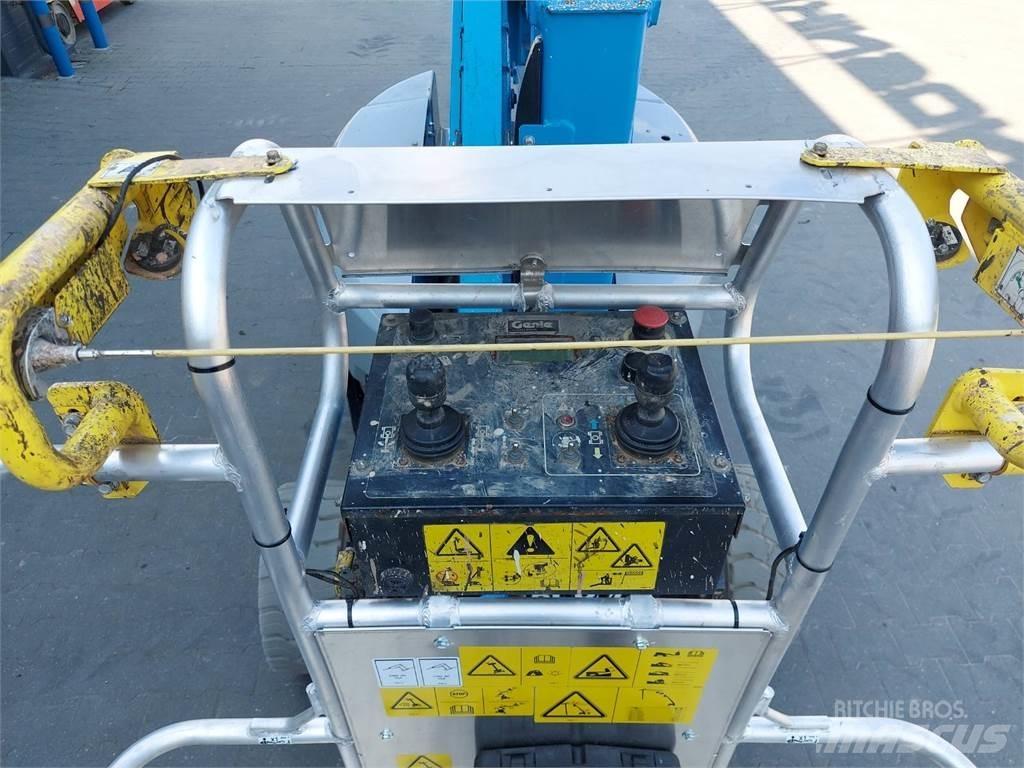 Genie Z-33/18 Gelenkteleskoparbeitsbühnen