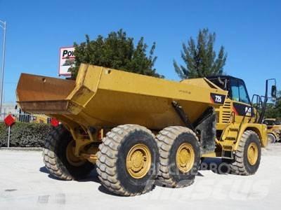 CAT 725 Dumper - Knickgelenk