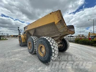 CAT 740 Dumper - Knickgelenk