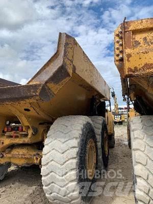 CAT 740B Dumper - Knickgelenk