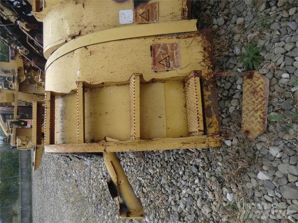 CAT 323D Chassis