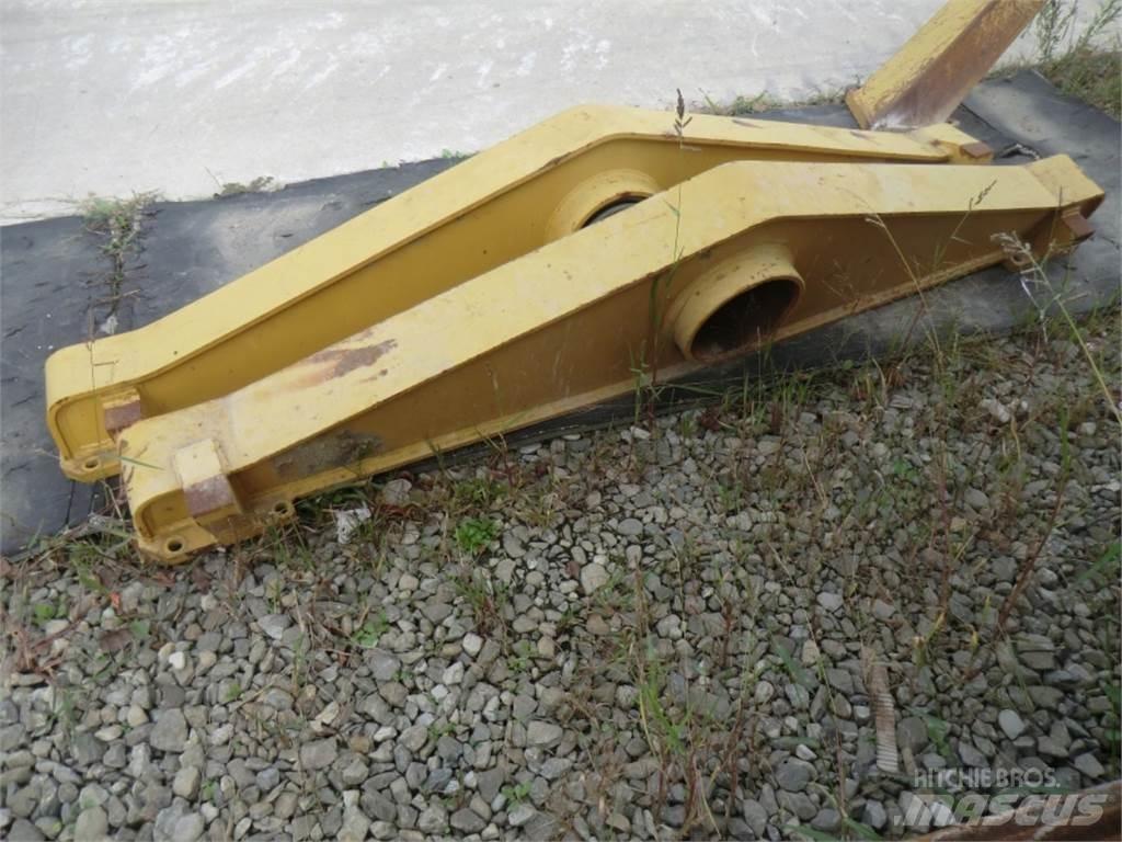 CAT 323D Chassis