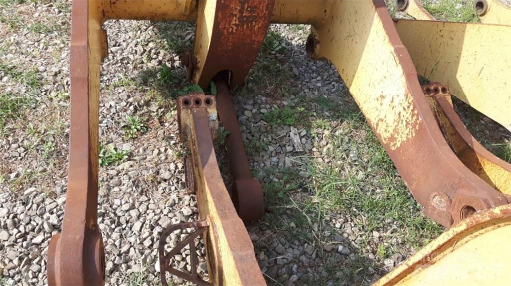 CAT 953 Chassis