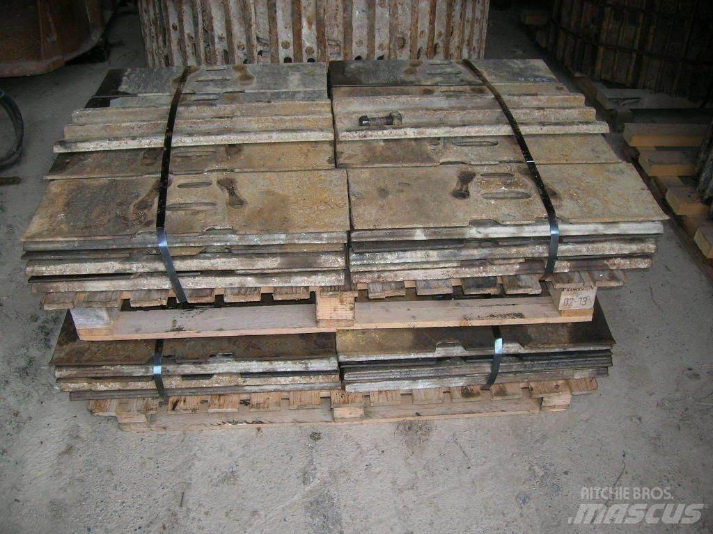 CAT  Chassis