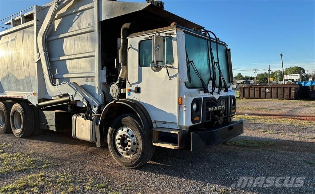 Mack 600 Müllwagen