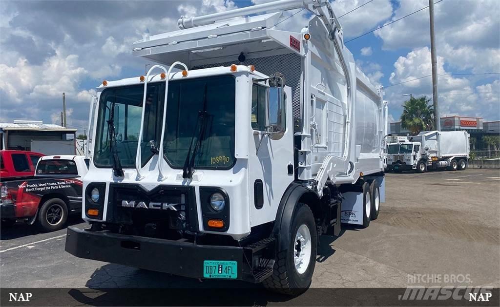 Mack LEU613 Müllwagen