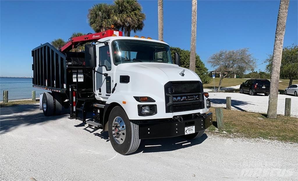 Mack MD6 Greifer