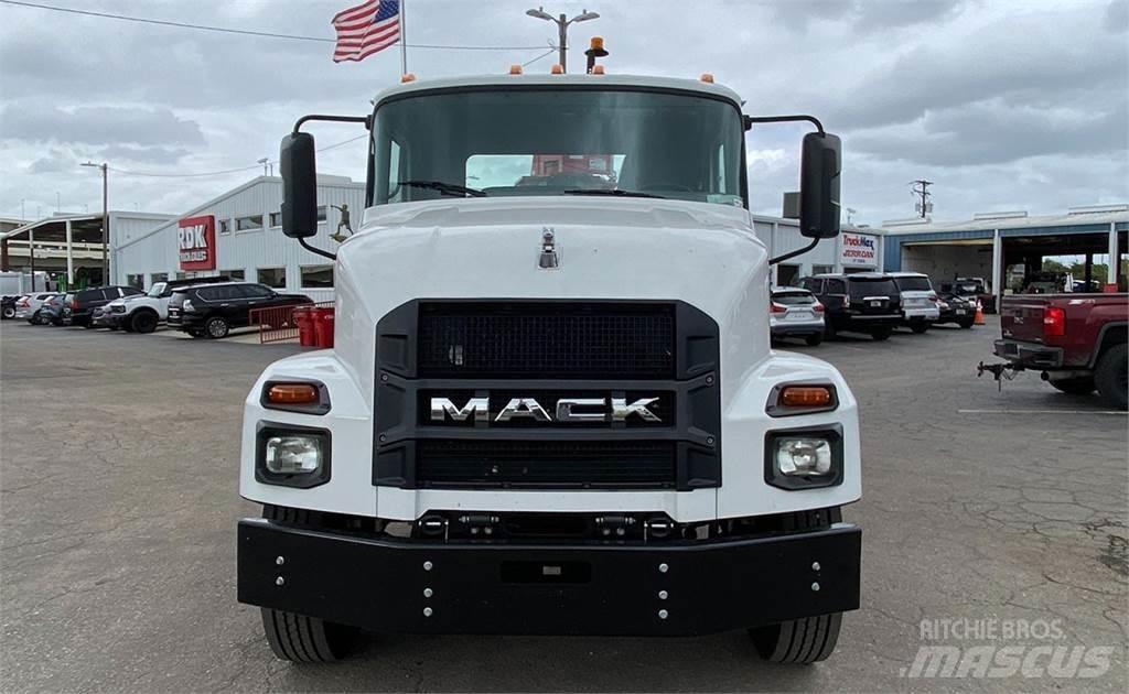 Mack MD6 Greifer