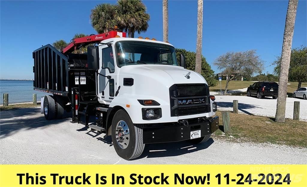 Mack MD7 Greifer