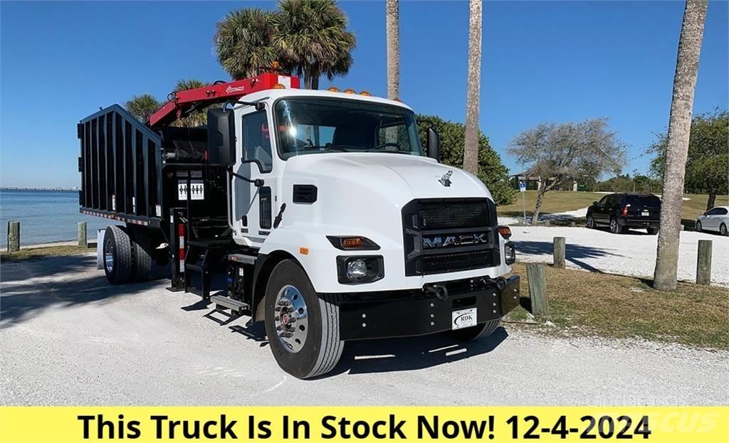 Mack MD7 Greifer
