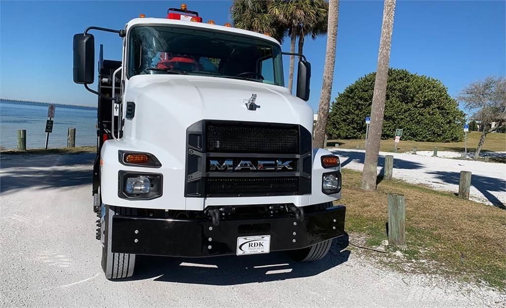 Mack MD7 Greifer
