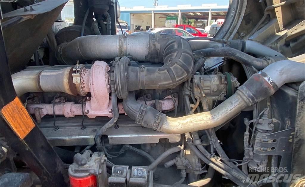 Mack MR688S Müllwagen