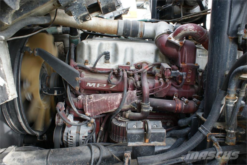 Mack MRU613 Müllwagen